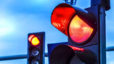 Luz verde para conductores: casos en los que no aplica la multa por semáforo en rojo Luz verde para conductores: casos en los que no aplica la multa por semáforo en rojo