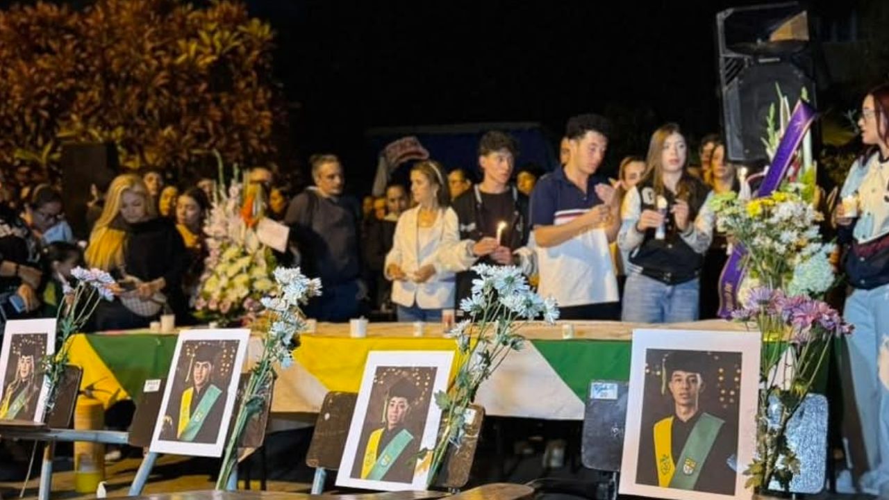 Realizaron velatón en Remedios por los 17 fallecidos y el conductor del Liceo Antioqueño