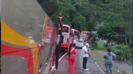 ¡Pilas viajeros! No hay paso hacia Urabá por cuenta de los derrumbes en la vía via cerrada uraba