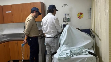 Alcalde de Medellín visitó a policías heridos en balacera en Aranjuez