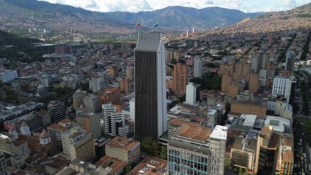 Alcaldía intensifica controles en cinco puntos críticos por acumulación de basuras en Medellín