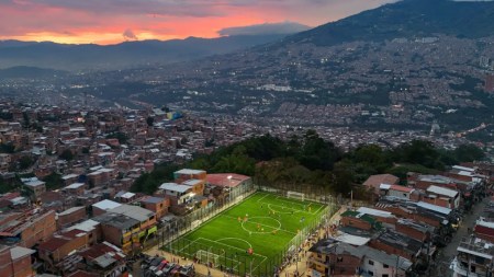 Bello estrena nueva cancha en Santa Rita y 42 mil personas ya tienen escenario renovado