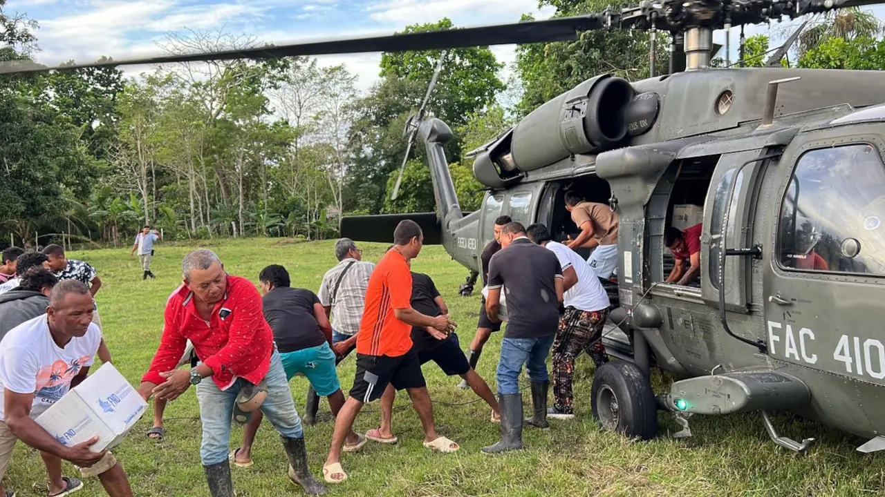 Desde Antioquia, helicópteros de la FAC llevan ayuda a comunidades afectadas por lluvias en Córdoba Desde Antioquia, helicópteros de la FAC llevan ayuda a comunidades afectadas por lluvias en Córdoba