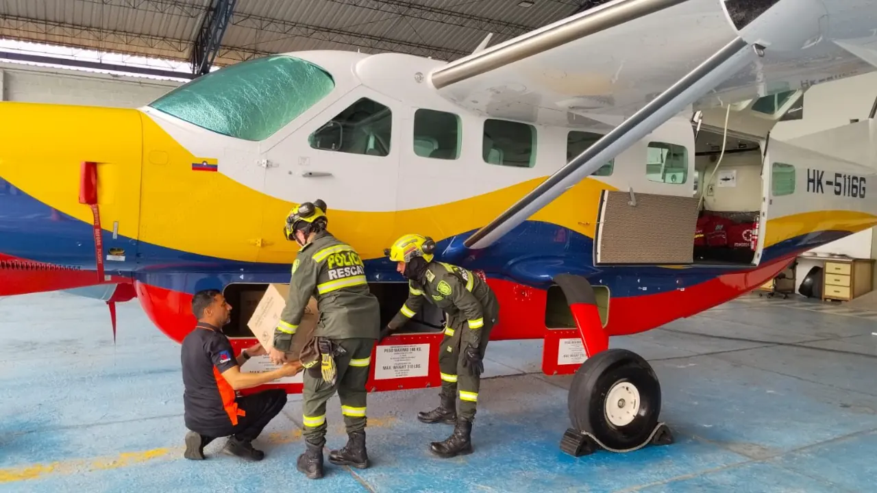 Helicópteros y camiones trasladan suministros a familias damnificadas en Urabá