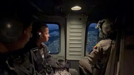 Niño de Ituango llega a Medellín en helicóptero de la FAC y cumplió su sueño en el Atanasio Girardot Niño de Ituango llega a Medellín en helicóptero y cumplió su sueño en el Atanasio Girardot