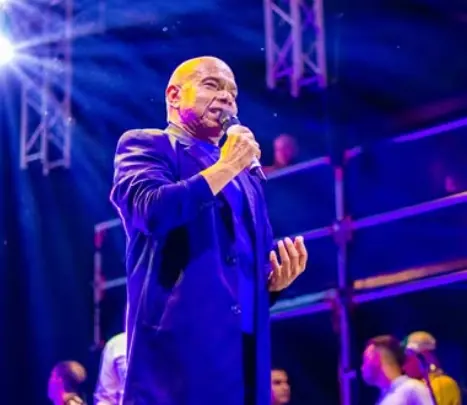 El cantante Miguel Morales estaría pensando en irse del país si la izquierda gana las elecciones