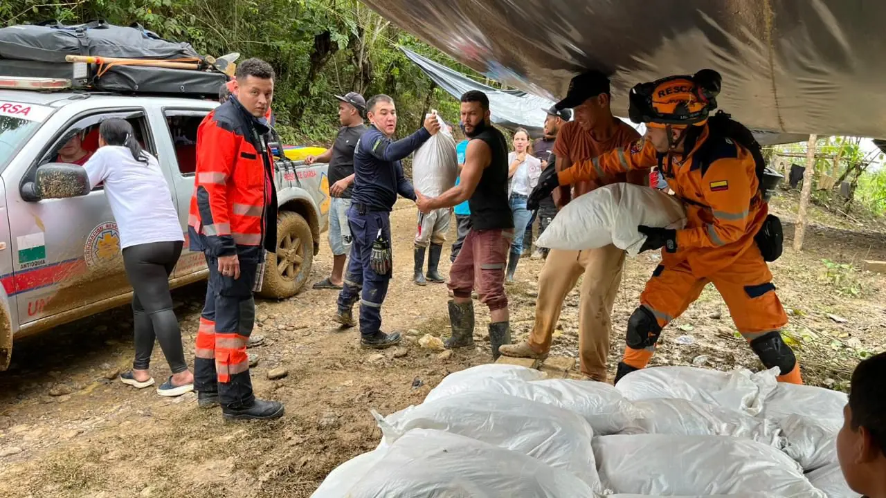 Gobernación de Antioquia distribuye ayuda humanitaria en Urabá