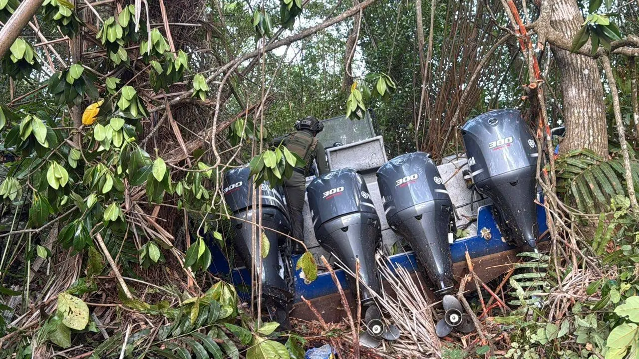 Soldados hallan 10 mil galones de gasolina que sería utilizado para la producción de drogas en Urabá