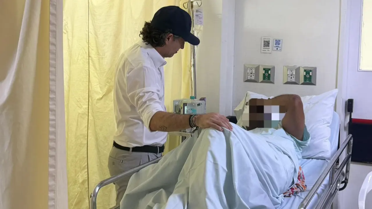 Alcalde de Medellín visitó a los dos policías heridos en balacera en Aranjuez 1 Alcalde de Medellín visitó a policías heridos en balacera en Aranjuez
