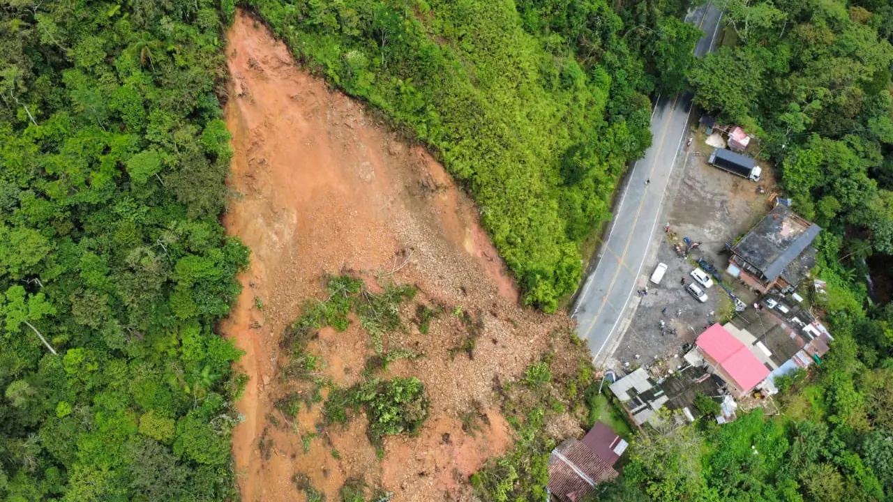 Avanzan los trabajos para abrir la vía Medellín Bogotá tras derrumbe