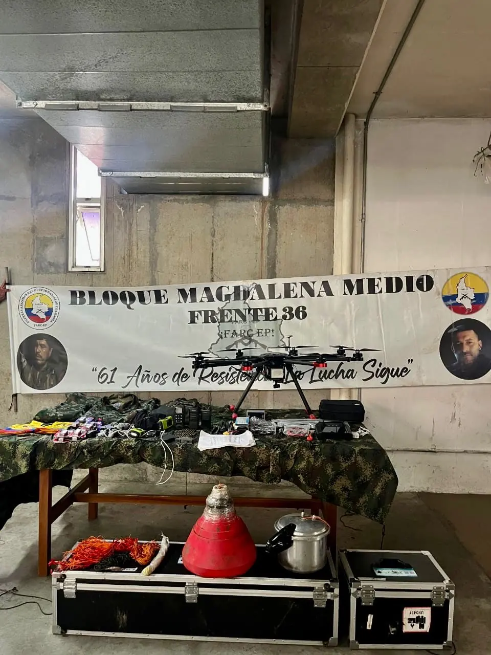 Ejército en Antioquia descubre caleta con dron, cartuchos y explosivos que serían de un grupo guerrillero