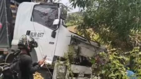VIDEO: Muere camionero en la vía Mutatá-Chigorodó tras chocar contra un árbol Accidente Mutatá-Chigorodó