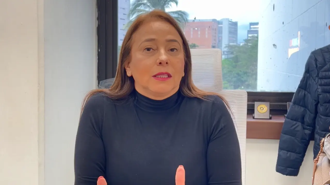 Claudia Carrasquilla advierte colapso de la paz urbana tras renuncia de alias “Carlos Pesebre” Claudia Carrasquilla advierte colapso de la paz urbana tras renuncia de alias “Carlos Pesebre”