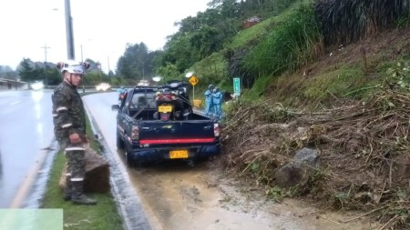 Derrumbe bloquea la Autopista Medellín - Bogotá a la altura de Copacabana