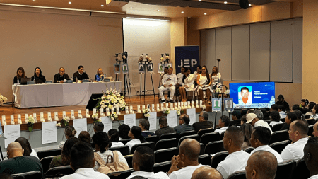 El dolor se vuelve dignidad: la JEP escucho a las víctimas de falsos positivos en Medellín El dolor se vuelve dignidad: la JEP escucho a las víctimas de falsos positivos en Medellín