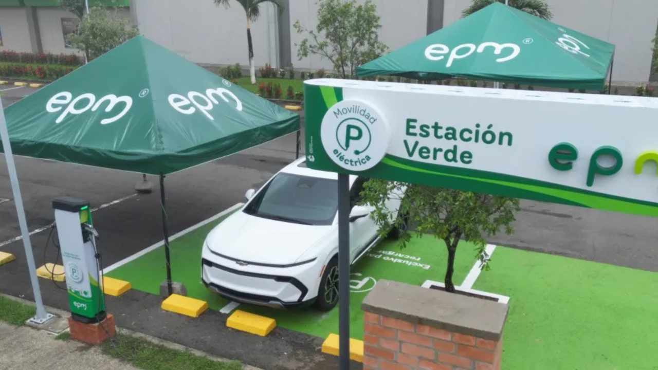 Hasta 3.983 vehículos eléctricos en 2025 ¿Alcanzan las estaciones de carga?