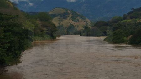 Hallan cuerpo de una mujer en el río Cauca durante búsqueda de auxiliar de policía