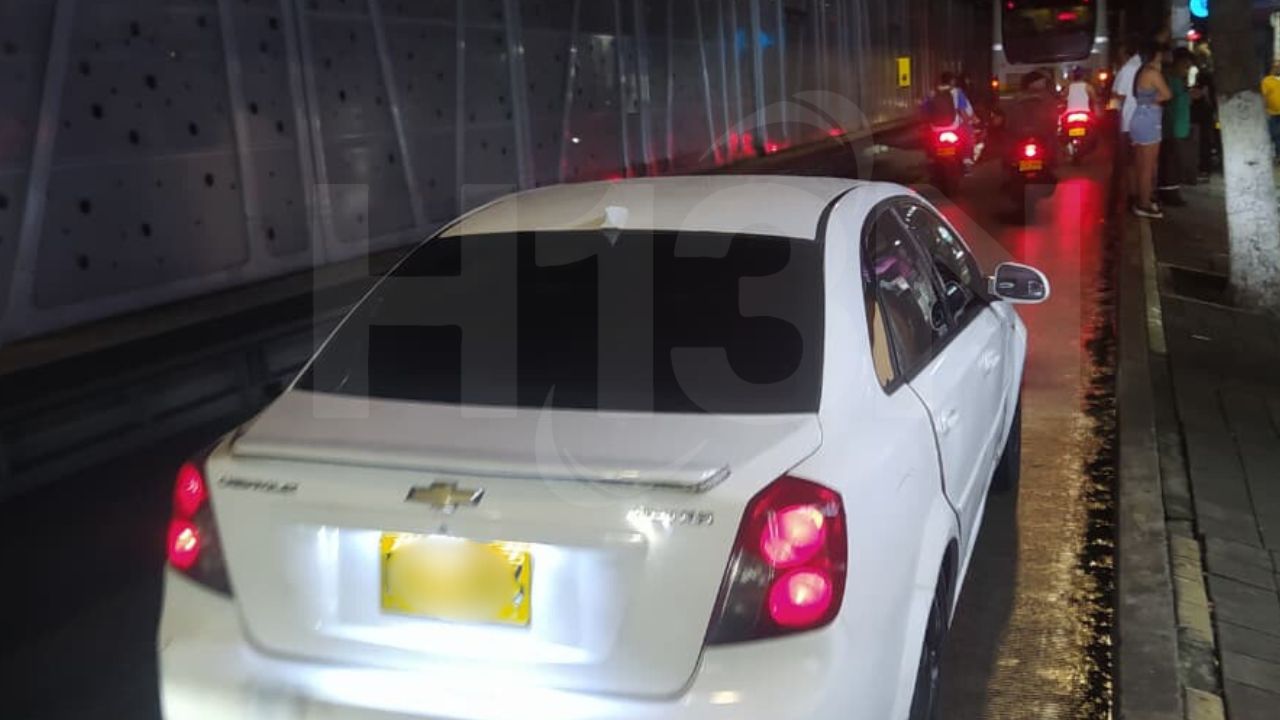 Sigue el descontrol en Manrique: conductores se toman el carril del Metroplús