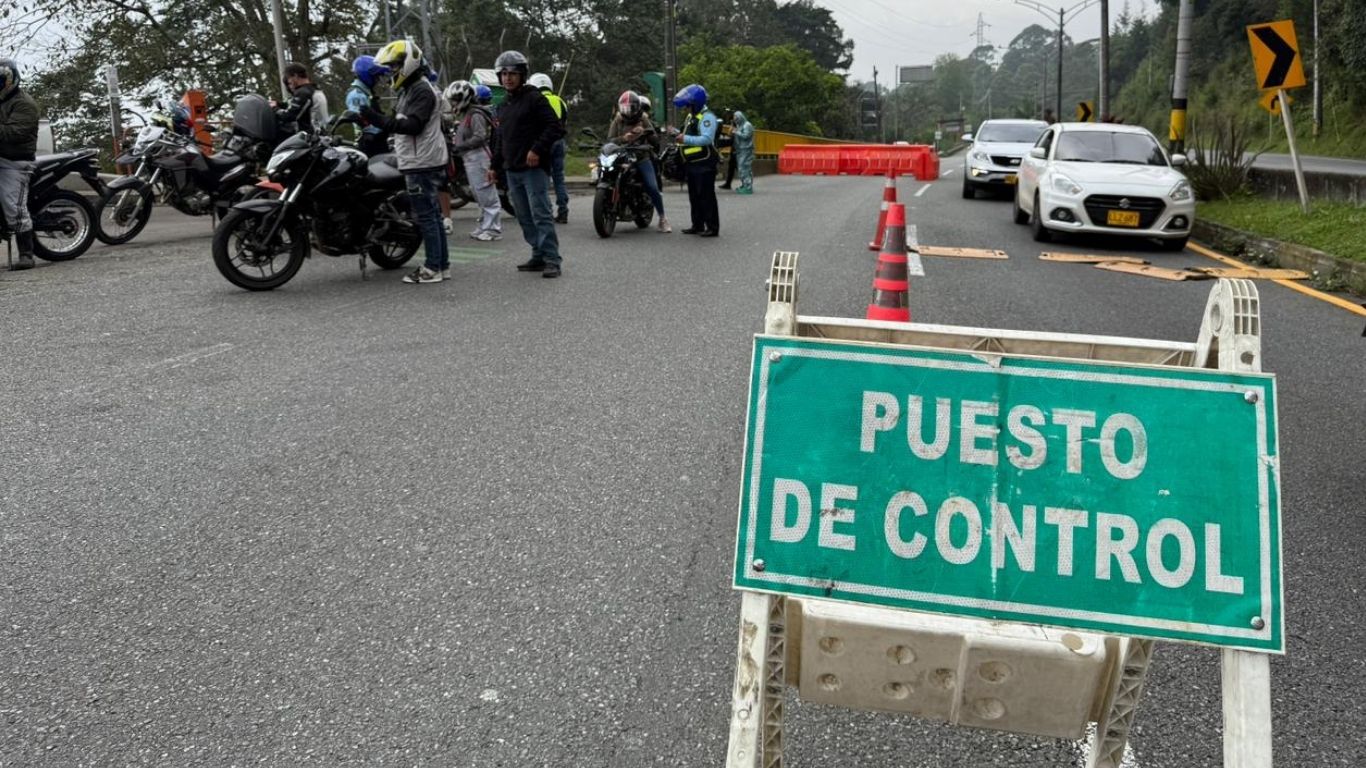 Intesifican la lucha contra los piques ilegales: operativos dejan casi 300 comparendos en el Valle de Aburrá y Rionegro