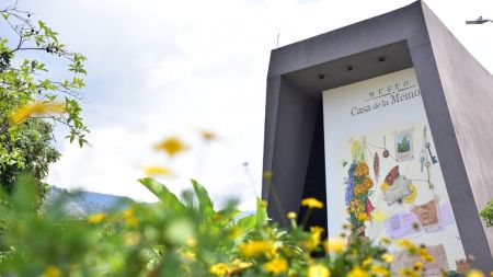 El Museo Casa de la Memoria renueva su mural para dignificar a las víctimas de desaparición forzada