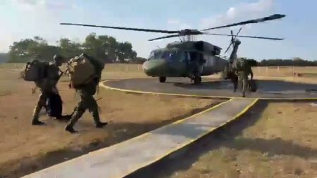 EN VIDEO: Oficial de la FAC herida: el ELN ataca con explosivos y drones al cantón militar San Jorge y desata alerta en Arauca El ELN ataca con explosivos y drones el cantón militar San Jorge y enciende las alarmas en Arauca