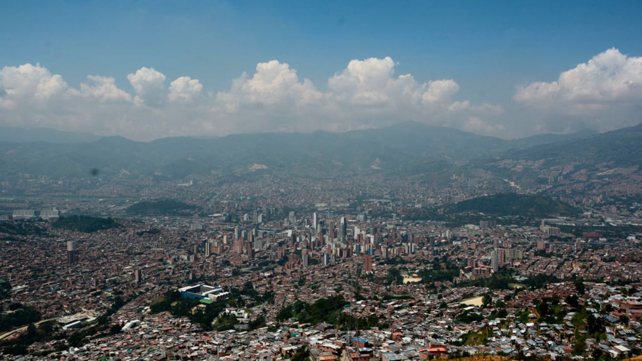Pese a las fuertes lluvias de las últimas semanas, persiste el riesgo por la mala calidad del aire en Medellín