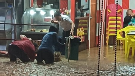 Fuertes lluvias provocan inundaciones en La Estrella y afectan varios municipios del Valle de Aburrá