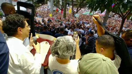 Entre quejas y críticas por el esquema de seguridad, Iván Cepeda le dedicó gran parte de su discurso al Uribismo Entre quejas y críticas por el esquema de seguridad, Iván Cepeda le dedicó gran parte de su discurso al Uribismo