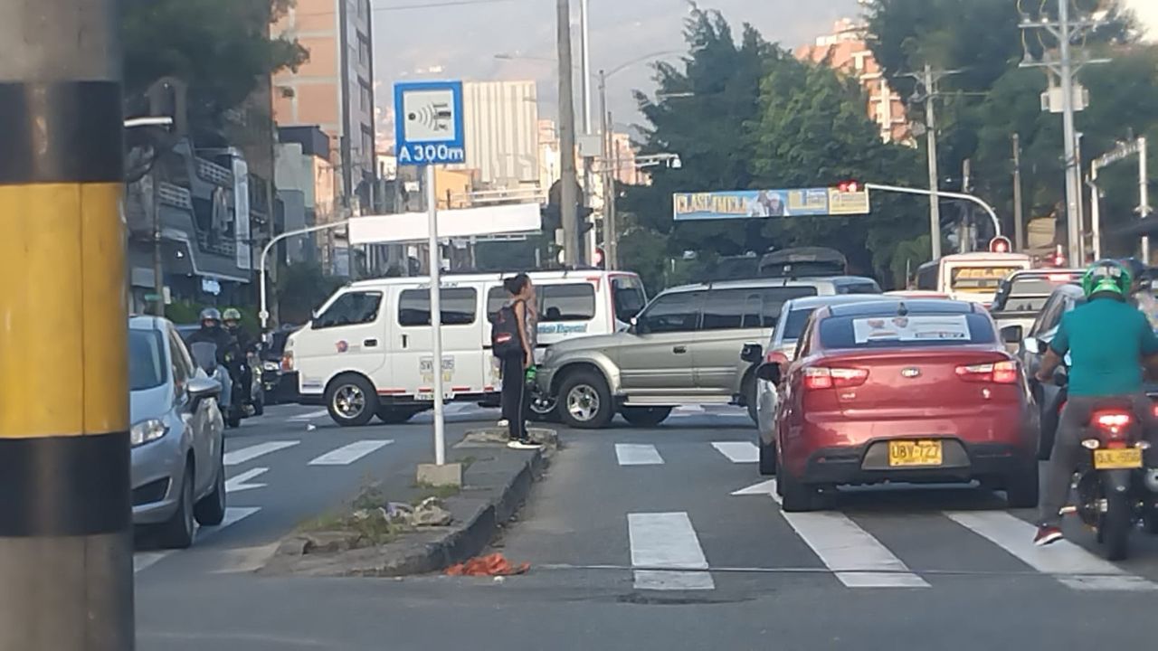Tome vías alternas, movilidad reducida en la Avenida 33 y la Regional por incidentes viales Avenida 33