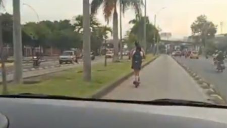 Policías insultando