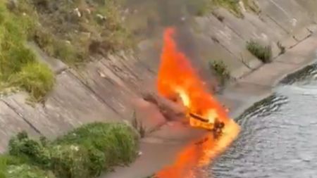 Quema moto por comparendos