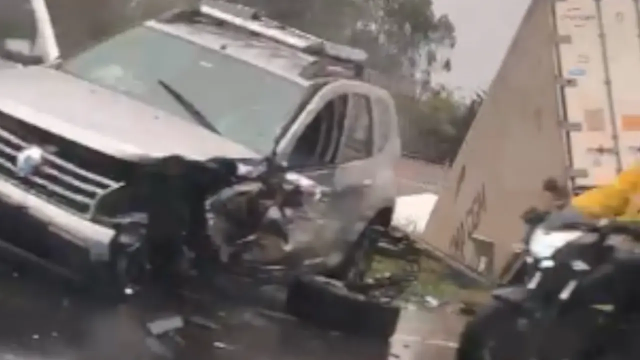 Reportan cierre en la vía Aeropuerto - Rionegro por choque entre vehículo de carga y particular