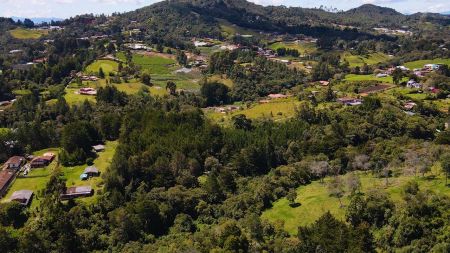 Así vestía el hombre hallado sin vida y con un disparo en la cabeza en zona boscosa de Santa Elena Movilidad reducida hacia Santa Elena por accidente de tránsito