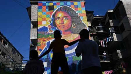La Mona Lisa reciclada que renace en un barrio marcado por la violencia en El Salvado