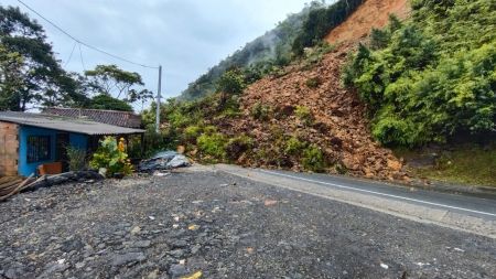 Por un deslizamiento de tierra la autopista Medellín–Bogotá presenta cierre toral en San Luis