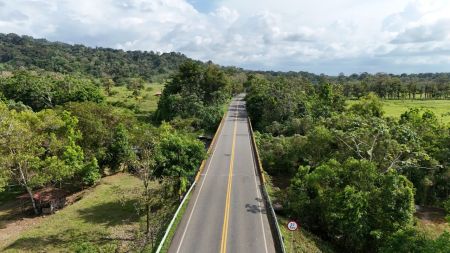 Persisten los cierres de noche y el paso restringido en la vía hacia Dabeiba Tenga en cuenta: restricciones y cierres de noche en la vía a Dabeiba