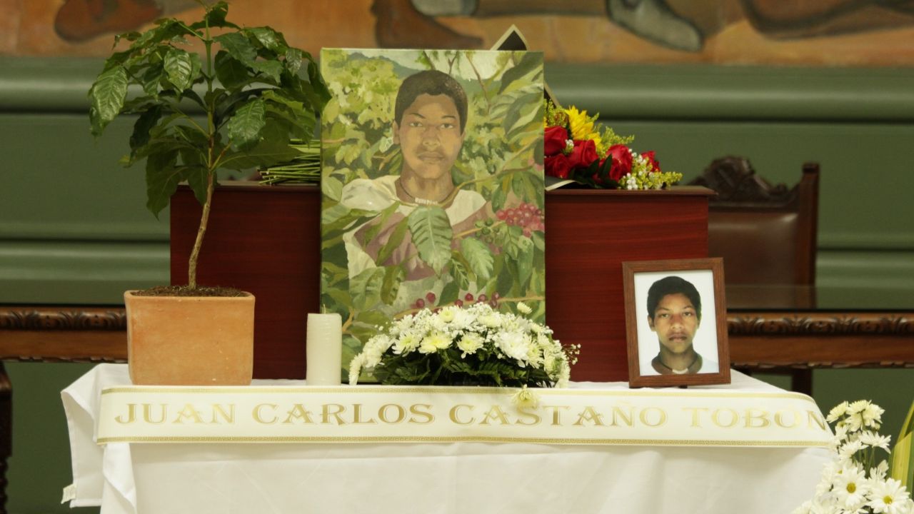 Martha Castaño finalmente descansa luego de 23 años de búsqueda, al recibir el cuerpo de su hermano desaparecido en el Oriente antioqueño