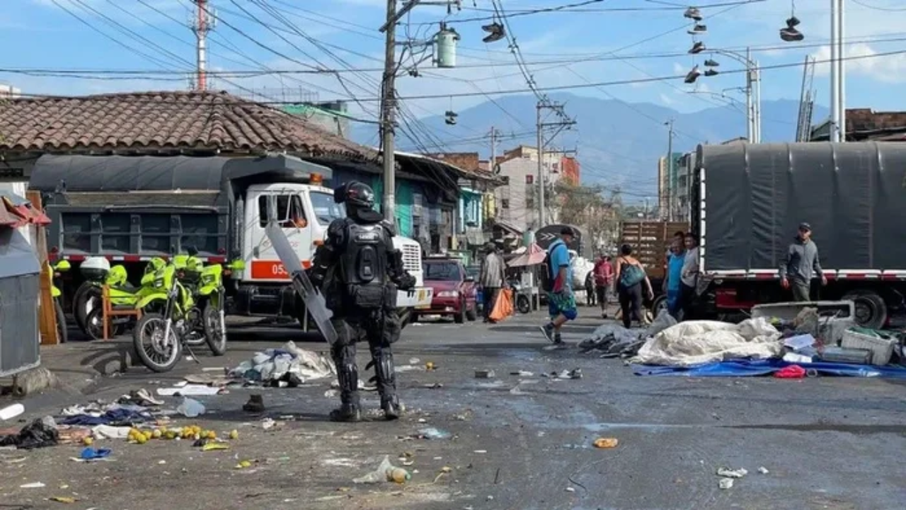 Un joven falleció luego una balacera en el Bronx de Medellín, pese al intento de varios habitantes de calle por salvarlo