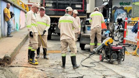 Ya fue retirada la volqueta que cargaba 7 toneladas; se hundió en Guarne Volqueta en Guarne