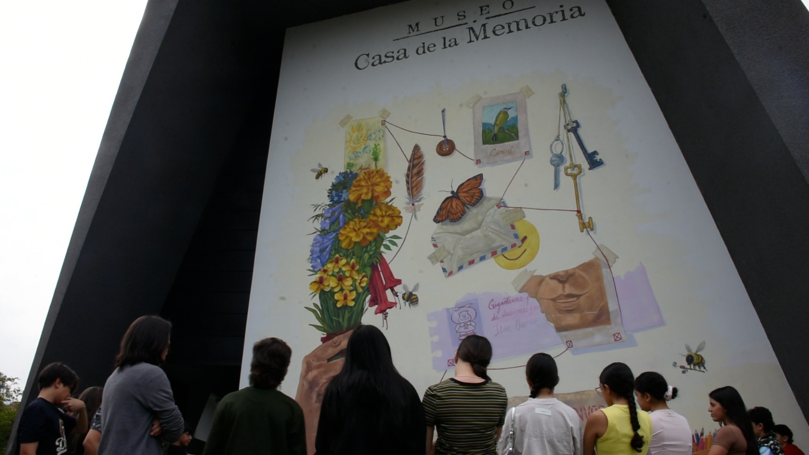 El Museo Casa de la Memoria renueva su mural para dignificar a las víctimas de desaparición forzada