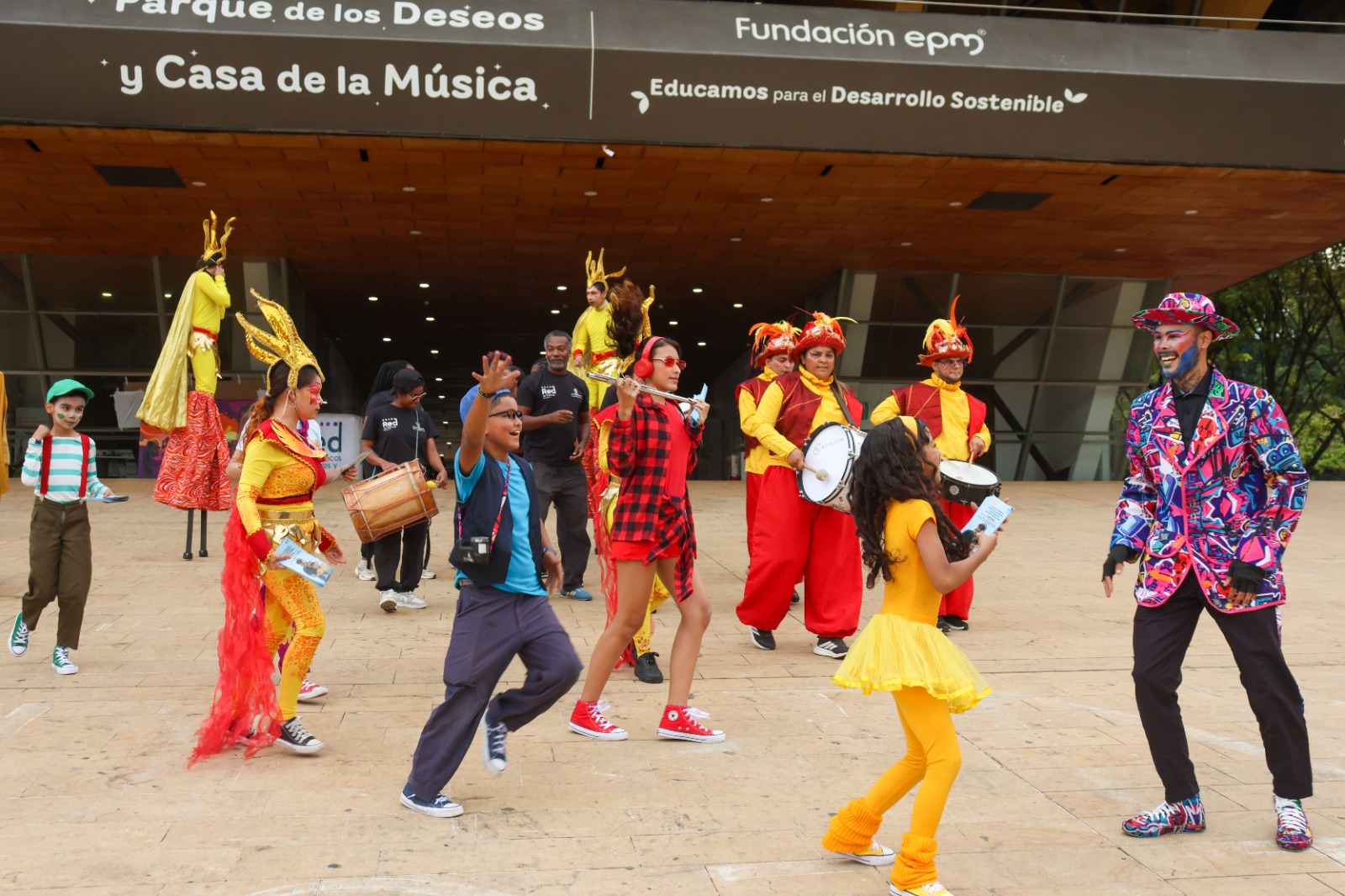 Las actividades se desarrollan en centros culturales, Parques Biblioteca, Casas de Cultura y otros equipamientos comunitarios