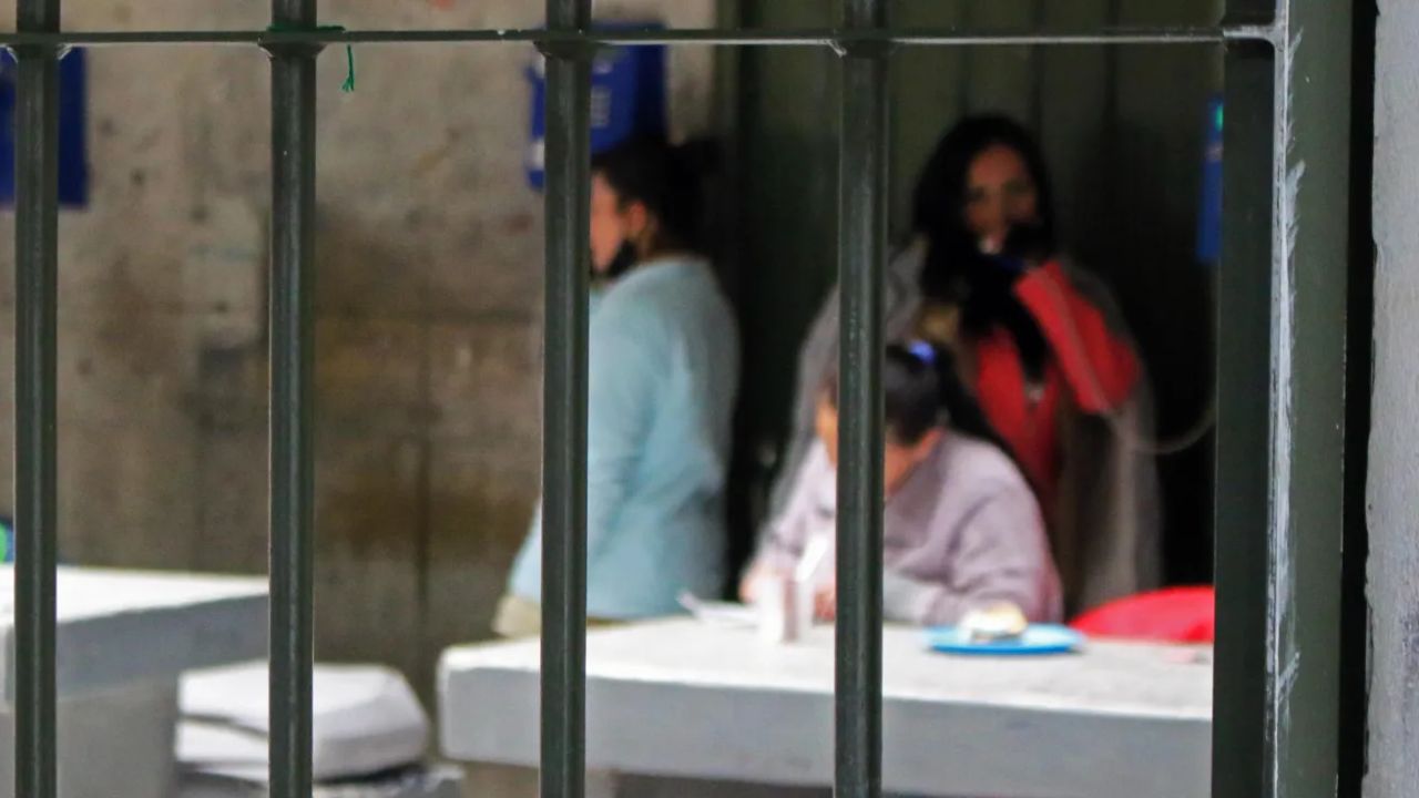 Cuestionan decisión de dejar la salud de la población carcelaria en manos de una sola EPS Más de 100.000 reclusos en incertidumbre por cambio en la EPS encargada de su salud