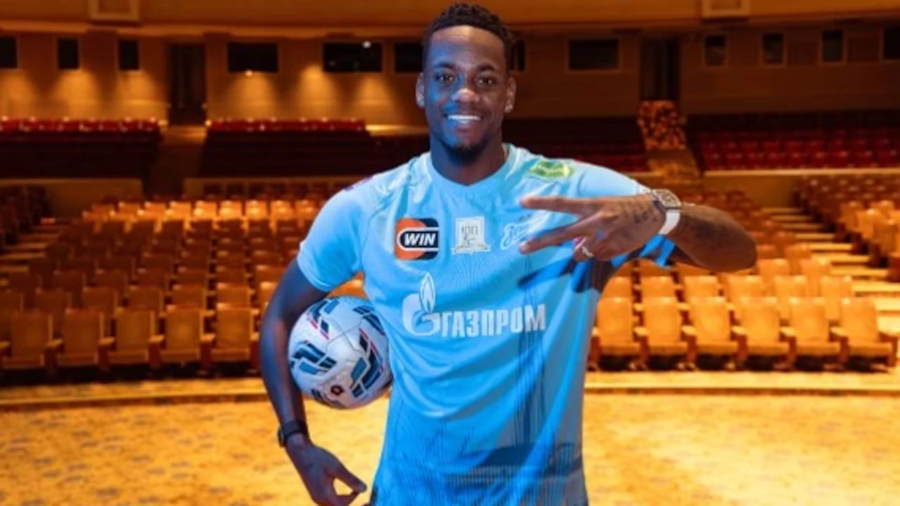 Jhon Jader Durán debutó a los golpes en la liga Rusa: recibió amarilla en solo cinco minutos Jhon Jader Durán debutó a los golpes en la liga Rusa: recibió amarilla en solo cinco minutos