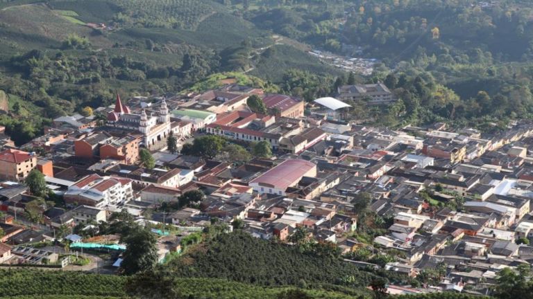 Ni los niños se salvaron del susto: atacaron a bala a un joven en pleno partido en Concordia