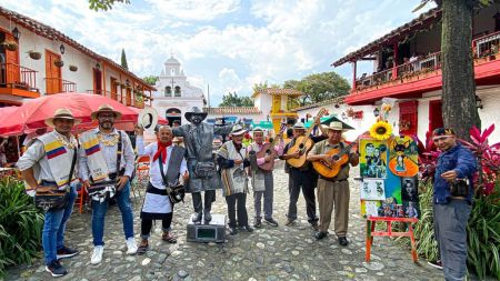 ¿Los ha visto? Los artistas que llenan el Pueblito Paisa de música, trova y tradición El Pueblito Paisa: Tradición, trova y el talento de 17 artistas en un solo lugar