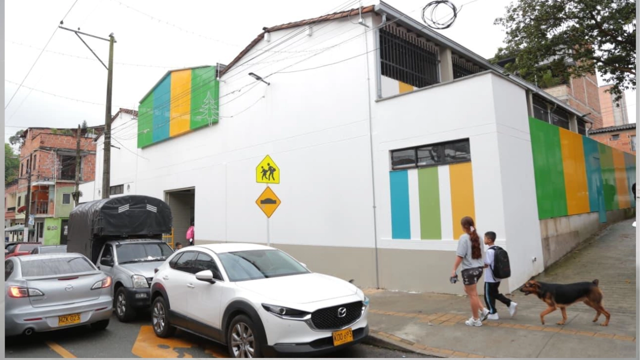 Entregan renovada institución educativa en Itagüí que beneficiará a cerca de 500 estudiantes unnamed file