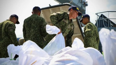 Armada entrega 1.500 kits de alimentos a familias en Arboletes