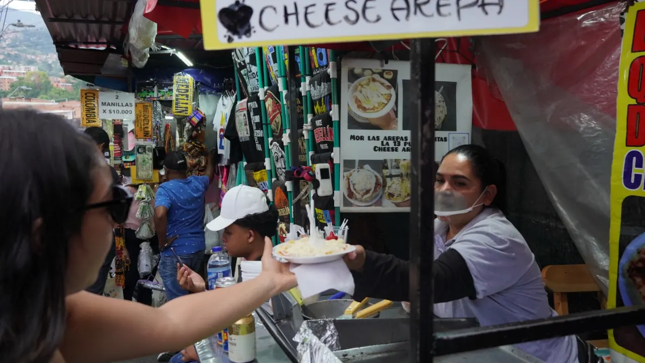 Venteros de la Comuna 13 entran en plan de sostenibilidad impulsado por la Alcaldía de Medellín