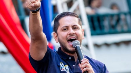 Esteban Quintero es el único senador antioqueño de derecha que repetirá curul en el Congreso