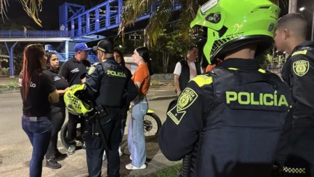 Operativo nocturno de la Alcaldía de Bello llega a habitantes de calle en Cabañas